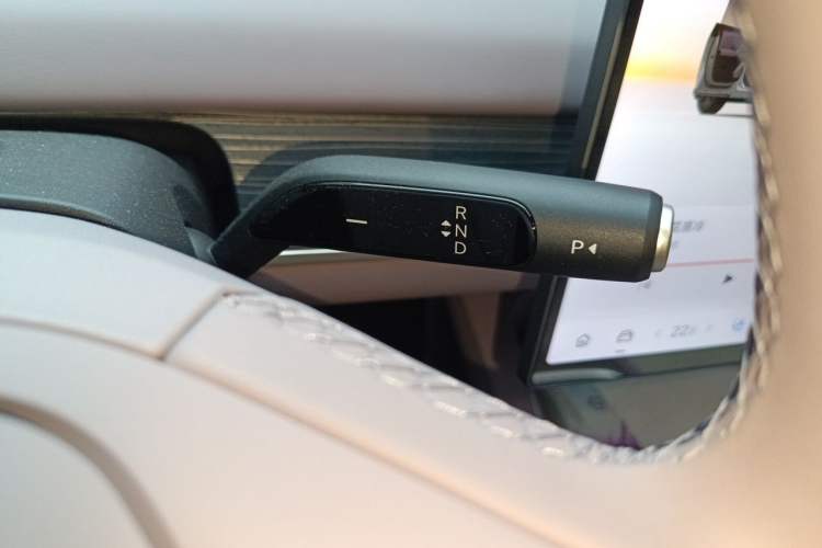 Used ONVO L60 2025 Model—60 kWh Rear-Wheel-Drive Version Gear Lever