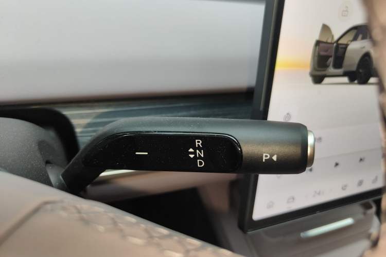 Used ONVO L60 2025 Model—85 kWh Rear-Wheel-Drive Version Gear Lever