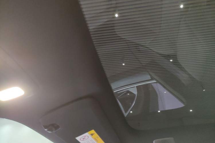 Used ONVO L60 2025 Model—60 kWh Rear-Wheel-Drive Version Headliner