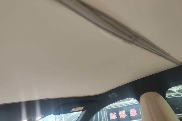 Used ONVO L60 2025 Model—60 kWh Rear-Wheel-Drive Version Headliner