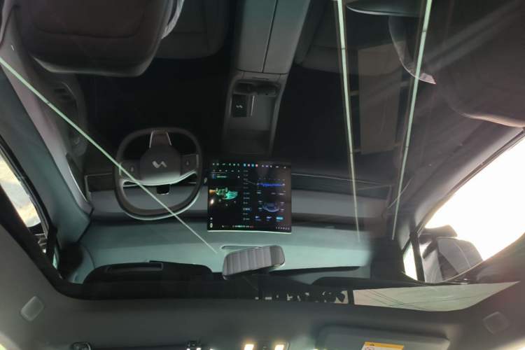 Used ONVO L60 2025 Model—60 kWh All-Wheel-Drive Version Headliner