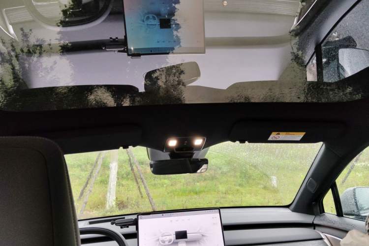 Used ONVO L60 2025 Model—85 kWh Rear-Wheel-Drive Version Headliner