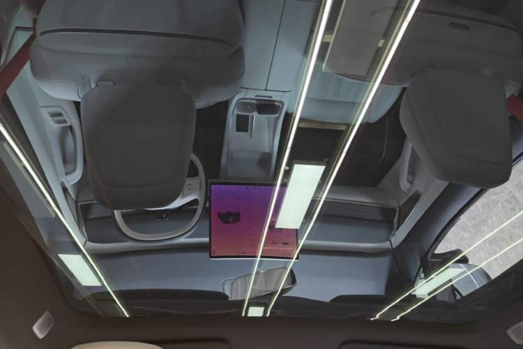 Used ONVO L60 2025 Model—60 kWh All-Wheel-Drive Version Headliner