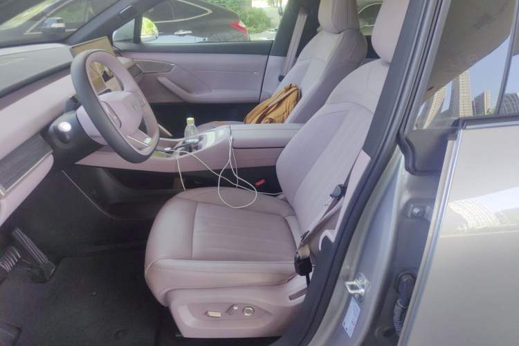 Used ONVO L60 2025 Model—60 kWh Rear-Wheel-Drive Version Left Front Seat