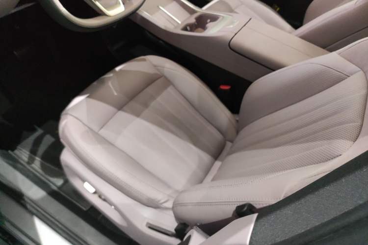 Used ONVO L60 2025 Model—60 kWh Rear-Wheel-Drive Version Left Front Seat