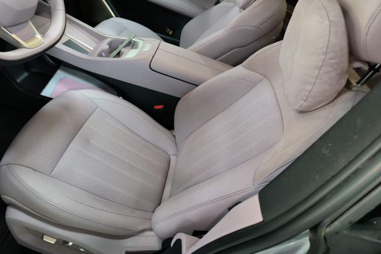 Used ONVO L60 2025 Model—60 kWh Rear-Wheel-Drive Version Left Front Seat