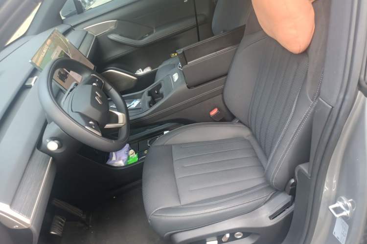Used ONVO L60 2025 Model—85 kWh Rear-Wheel-Drive Version Left Front Seat