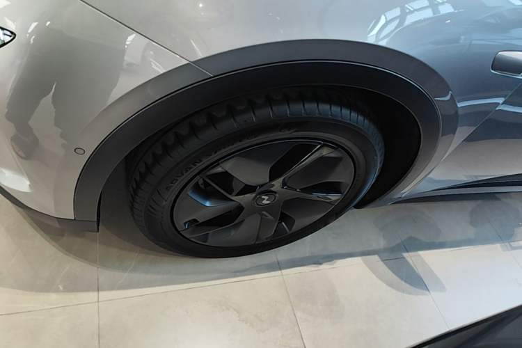 Used ONVO L60 2025 Model—60 kWh Rear-Wheel-Drive Version Left Front Wheel Hub