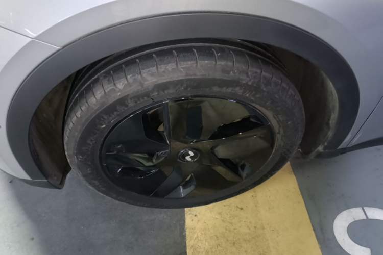 Used ONVO L60 2025 Model—60 kWh Rear-Wheel-Drive Version Left Front Wheel Hub