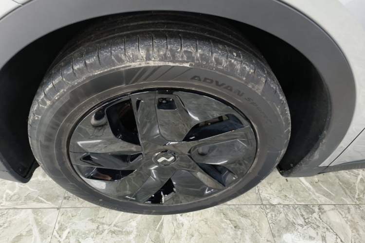 Used ONVO L60 2025 Model—60 kWh Rear-Wheel-Drive Version Left Front Wheel Hub