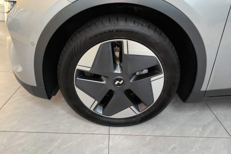 Used ONVO L60 2025 Model—60 kWh Rear-Wheel-Drive Version Left Front Wheel Hub