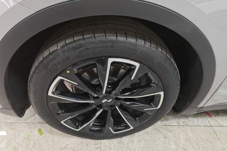 Used ONVO L60 2025 Model—60 kWh All-Wheel-Drive Version Left Front Wheel Hub