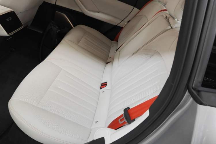 Used ONVO L60 2025 Model—60 kWh All-Wheel-Drive Version Left Rear Seat
