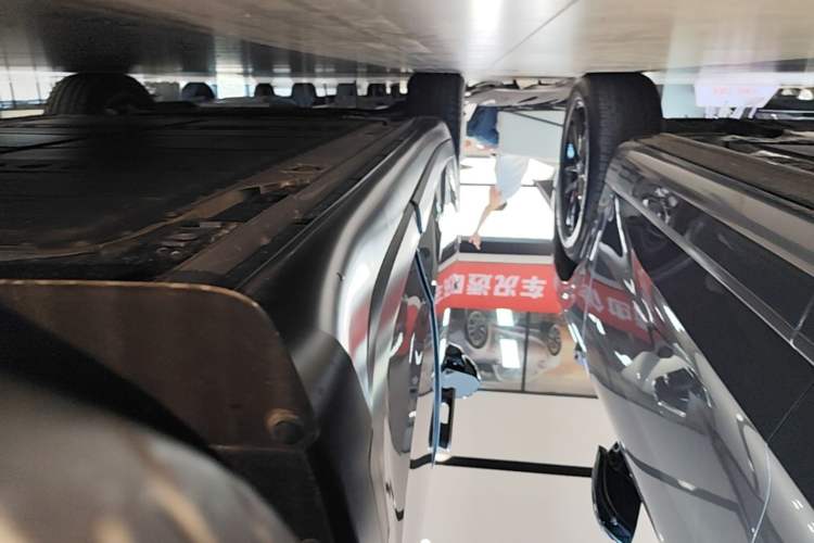 Used ONVO L60 2025 Model—60 kWh Rear-Wheel-Drive Version Left Side Sill