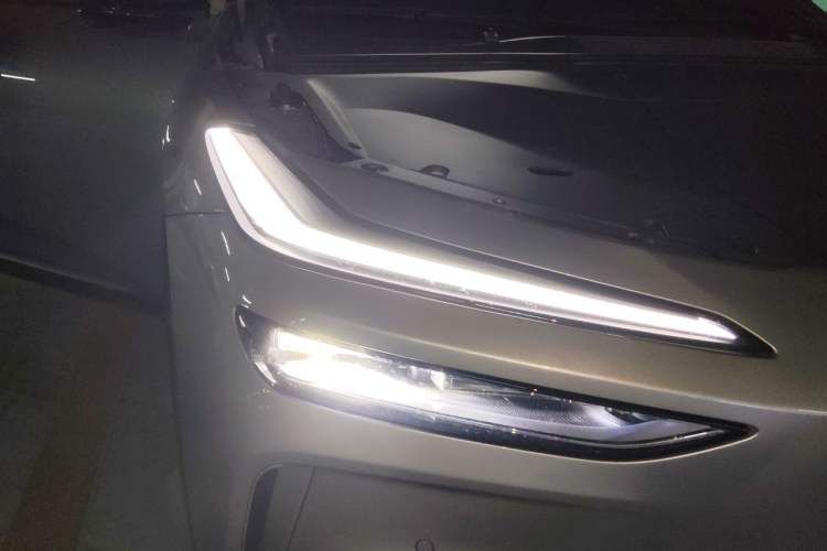 Used ONVO L60 2025 Model—60 kWh Rear-Wheel-Drive Version Right Front Headlight