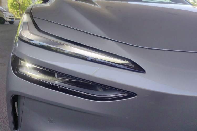 Used ONVO L60 2025 Model—60 kWh Rear-Wheel-Drive Version Right Front Headlight