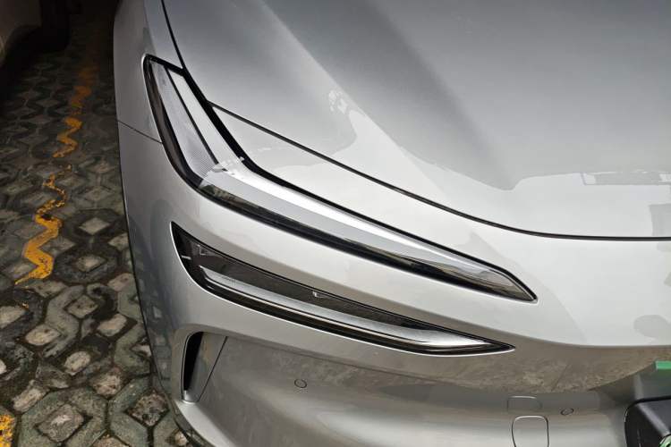Used ONVO L60 2025 Model—85 kWh Rear-Wheel-Drive Version Right Front Headlight