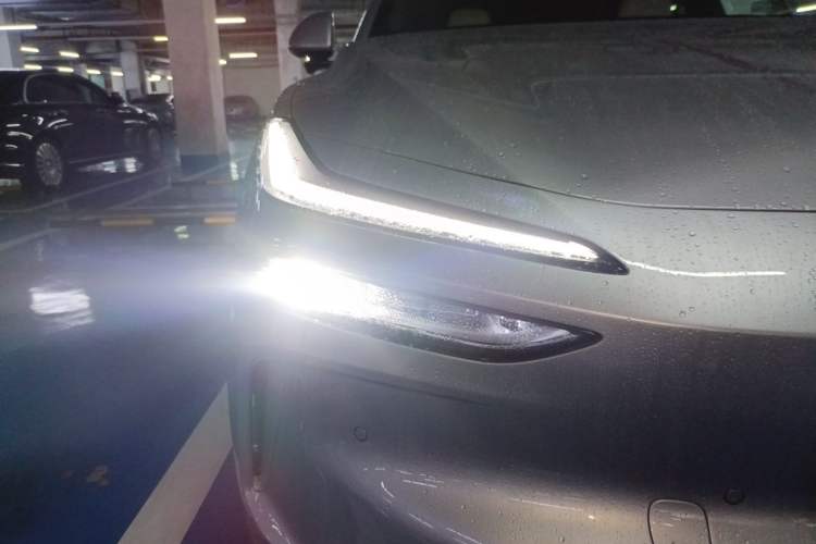 Used ONVO L60 2025 Model—60 kWh All-Wheel-Drive Version Right Front Headlight