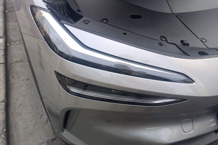 Used ONVO L60 2025 Model—85 kWh Rear-Wheel-Drive Version Right Front Headlight