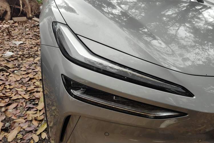 Used ONVO L60 2025 Model—85 kWh Rear-Wheel-Drive Version Right Front Headlight