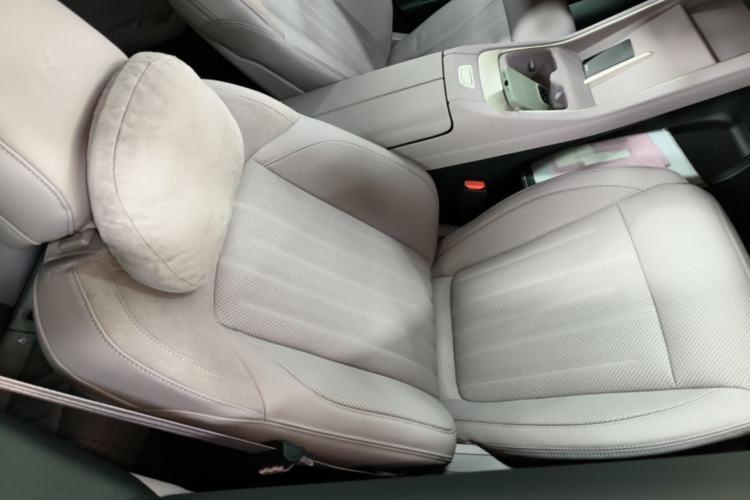 Used ONVO L60 2025 Model—60 kWh Rear-Wheel-Drive Version Right Front Seat