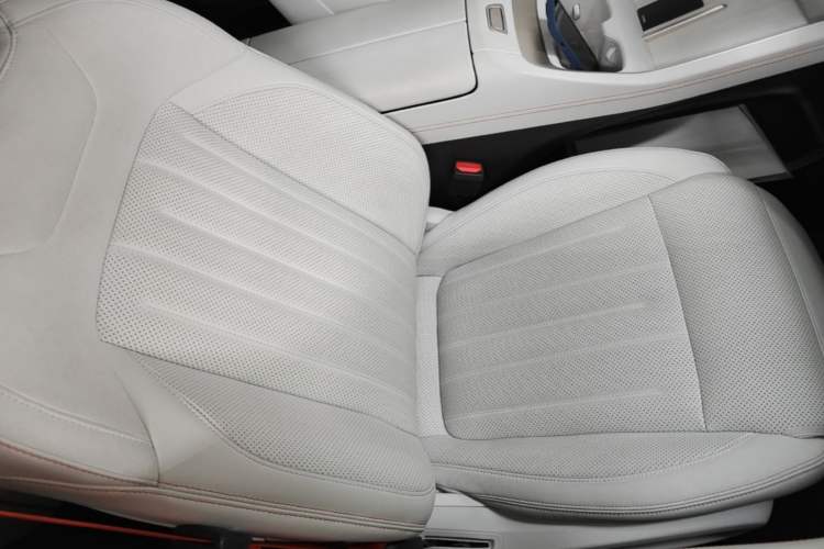 Used ONVO L60 2025 Model—60 kWh All-Wheel-Drive Version Right Front Seat