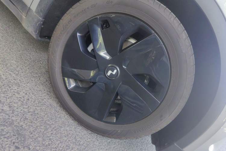 Used ONVO L60 2025 Model—60 kWh Rear-Wheel-Drive Version Right Front Wheel Hub