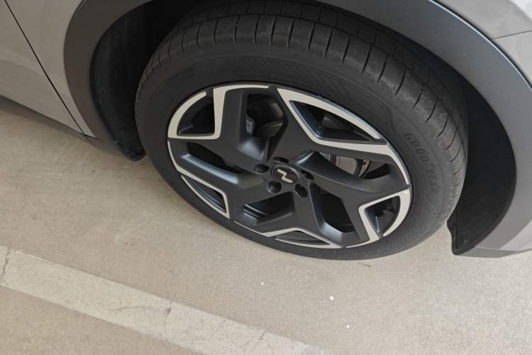 Used ONVO L60 2025 Model—60 kWh Rear-Wheel-Drive Version Right Front Wheel Hub