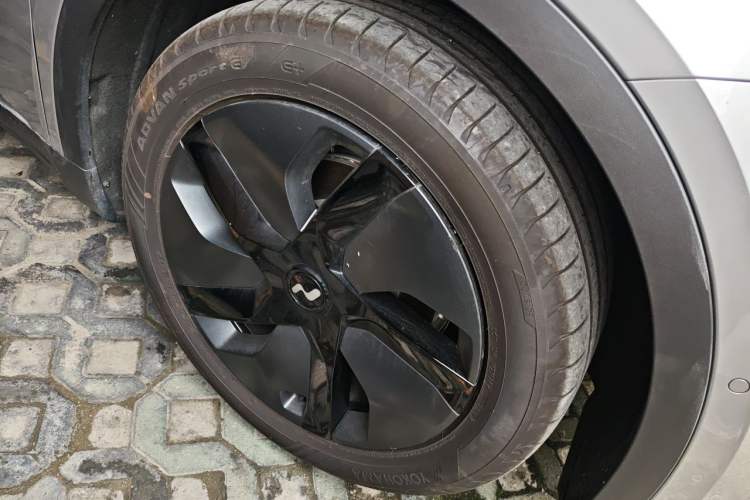 Used ONVO L60 2025 Model—85 kWh Rear-Wheel-Drive Version Right Front Wheel Hub