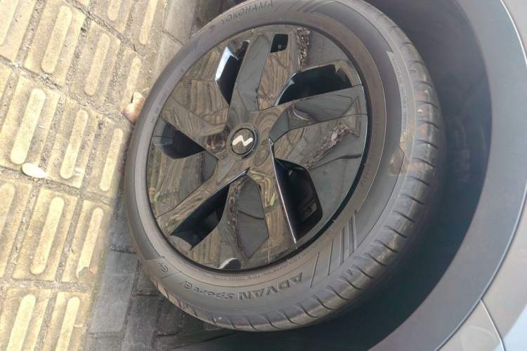Used ONVO L60 2025 Model—60 kWh Rear-Wheel-Drive Version Right Front Wheel Hub