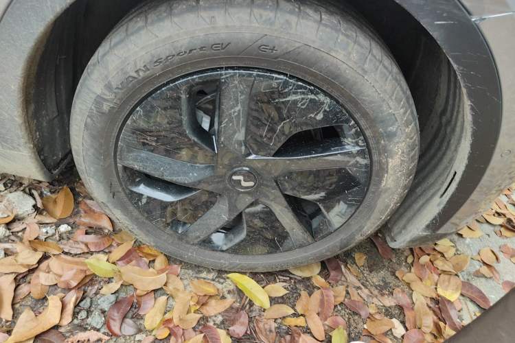 Used ONVO L60 2025 Model—85 kWh Rear-Wheel-Drive Version Right Front Wheel Hub