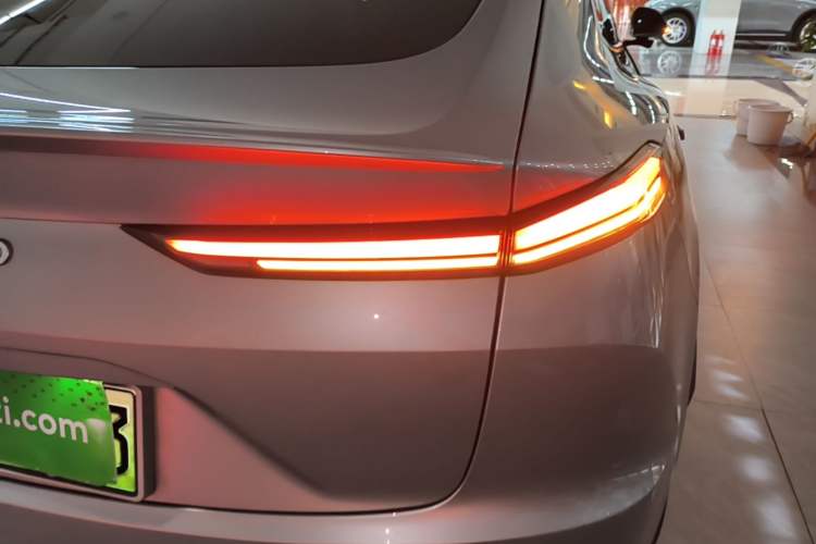 Used ONVO L60 2025 Model—60 kWh Rear-Wheel-Drive Version Right Rear Taillight
