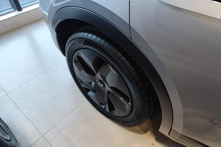 Used ONVO L60 2025 Model—60 kWh Rear-Wheel-Drive Version Right Rear Wheel Hub