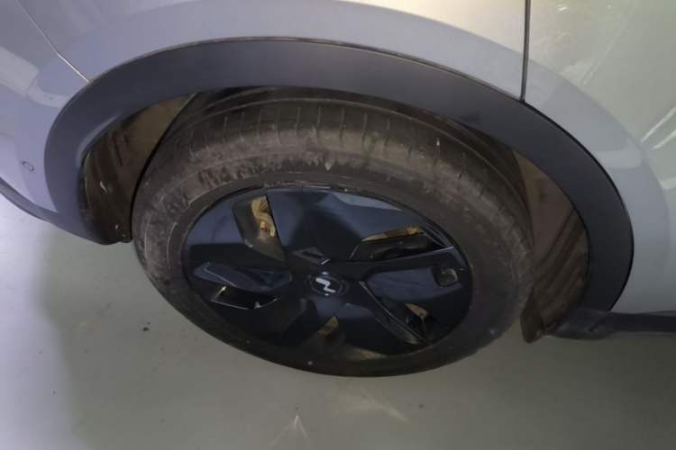Used ONVO L60 2025 Model—60 kWh Rear-Wheel-Drive Version Right Rear Wheel Hub