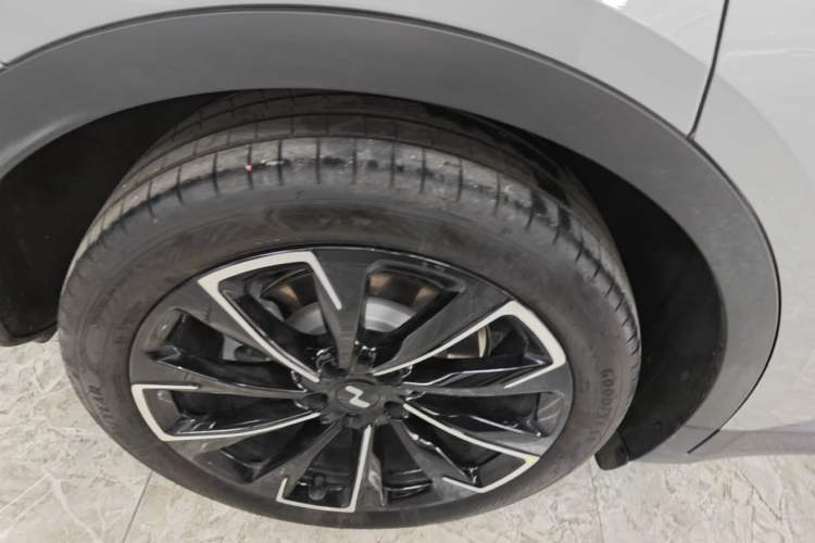 Used ONVO L60 2025 Model—60 kWh All-Wheel-Drive Version Right Rear Wheel Hub