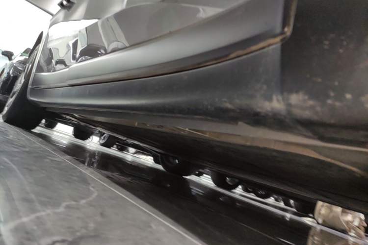 Used ONVO L60 2025 Model—60 kWh Rear-Wheel-Drive Version Right Side Sill