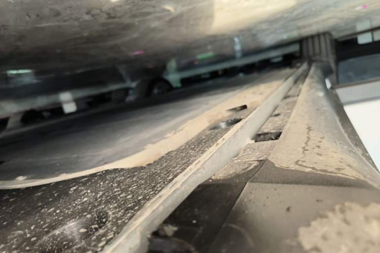 Used ONVO L60 2025 Model—60 kWh All-Wheel-Drive Version Right Side Sill