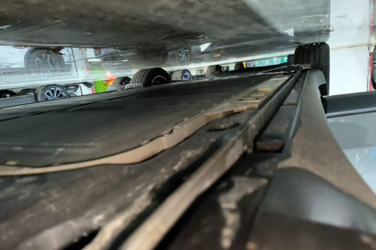 Used ONVO L60 2025 Model—60 kWh Rear-Wheel-Drive Version Right Side Sill