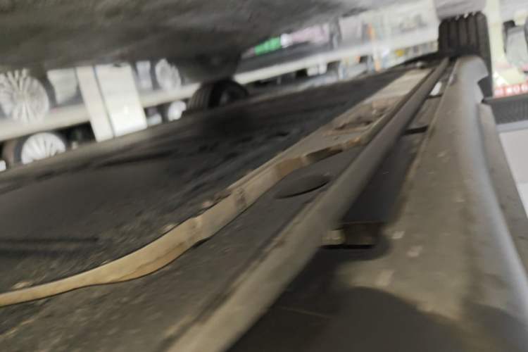 Used ONVO L60 2025 Model—60 kWh All-Wheel-Drive Version Right Side Sill