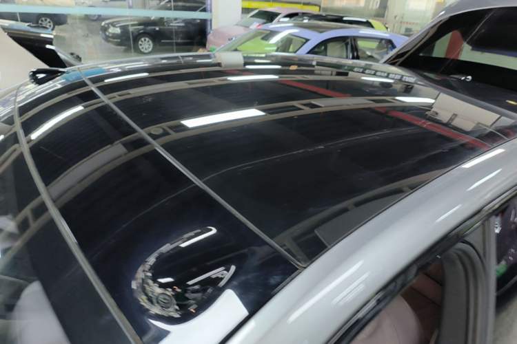 Used ONVO L60 2025 Model—60 kWh Rear-Wheel-Drive Version Roof