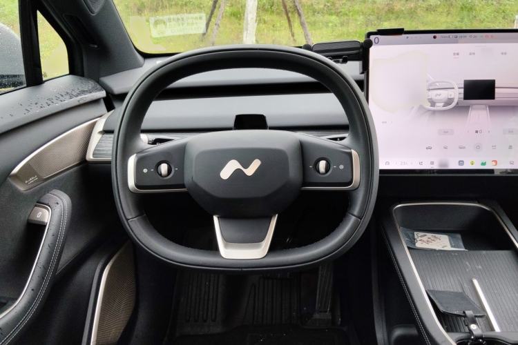Used ONVO L60 2025 Model—85 kWh Rear-Wheel-Drive Version Steering Wheel