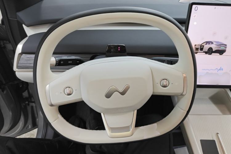 Used ONVO L60 2025 Model—60 kWh All-Wheel-Drive Version Steering Wheel