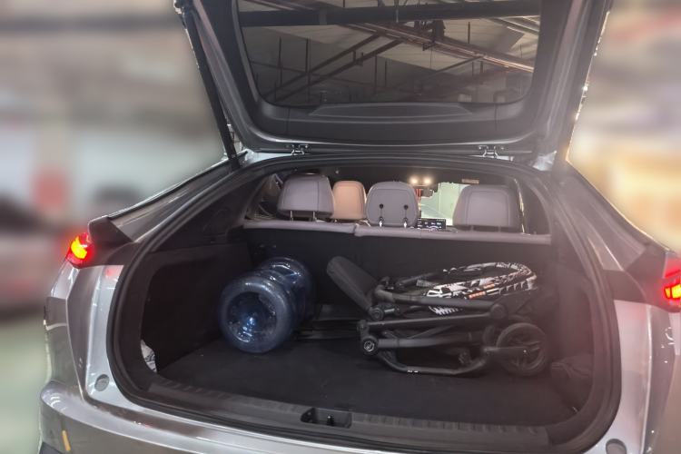 Used ONVO L60 2025 Model—85 kWh Rear-Wheel-Drive Version Trunk