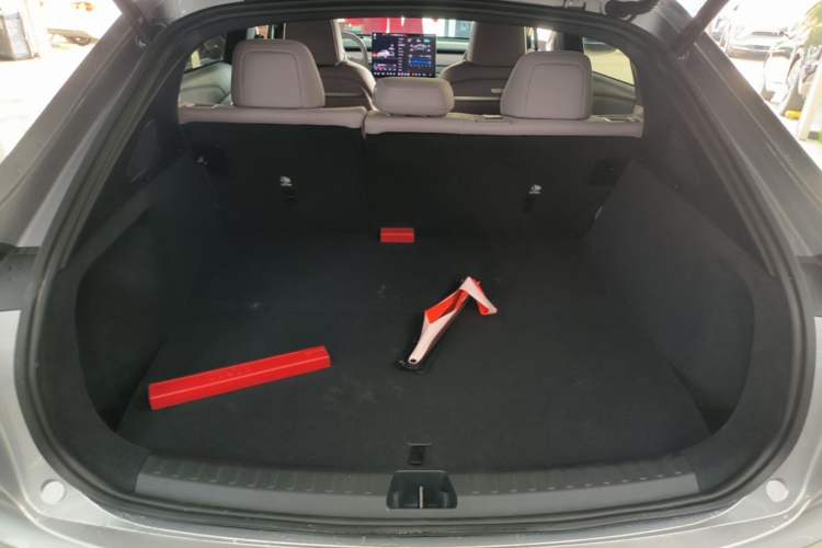 Used ONVO L60 2025 Model—60 kWh All-Wheel-Drive Version Trunk