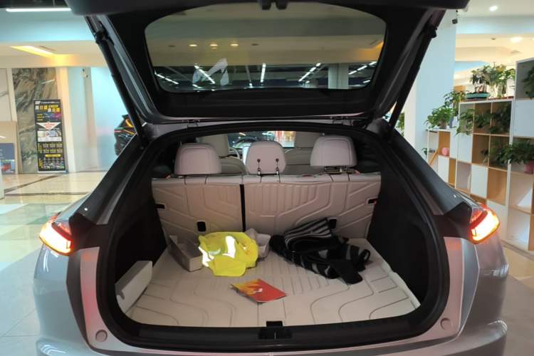 Used ONVO L60 2025 Model—60 kWh Rear-Wheel-Drive Version Trunk