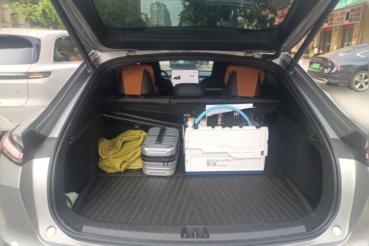 Used ONVO L60 2025 Model—85 kWh Rear-Wheel-Drive Version Trunk