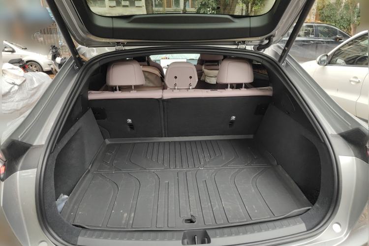 Used ONVO L60 2025 Model—85 kWh Rear-Wheel-Drive Version Trunk
