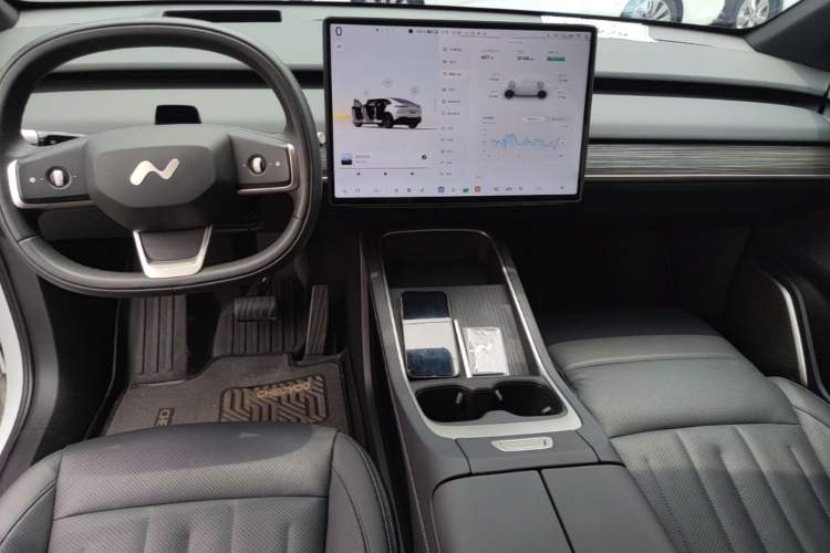 Used ONVO L60 2025 Model—60 kWh Rear-Wheel-Drive Version Audio And AC Panel