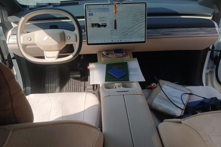 Used ONVO L60 2025 Model—60 kWh All-Wheel-Drive Version Center Console