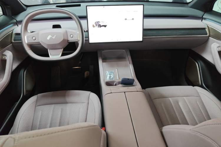 Used ONVO L60 2025 Model—60 kWh Rear-Wheel-Drive Version Center Console